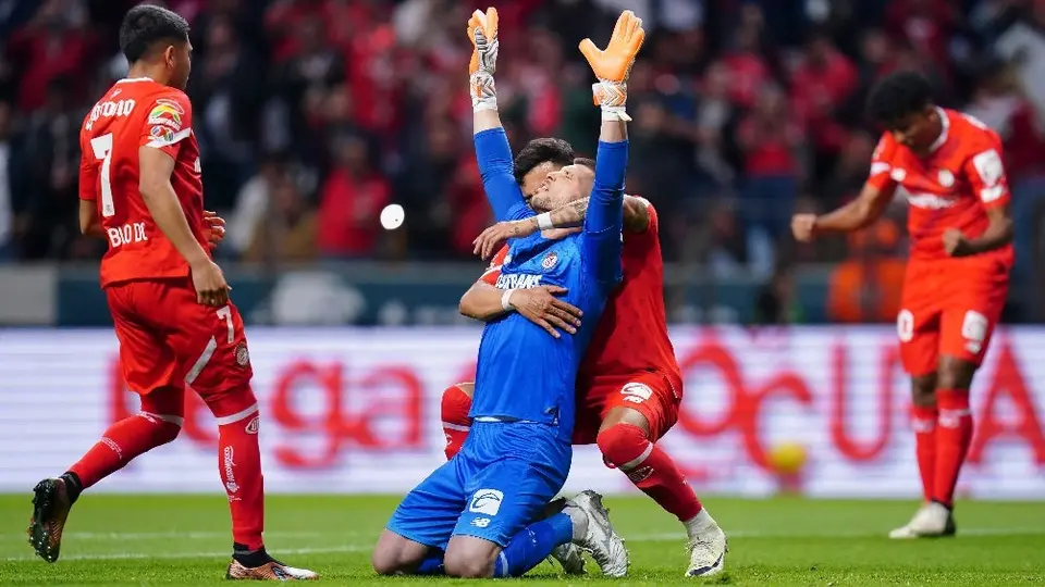 ¡Se puso la de héroe! Tiago Volpi anotó de penalti para darle la victoria a Toluca sobre Santos