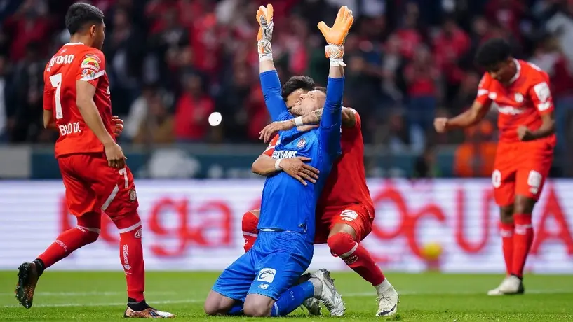 ¡Se puso la de héroe! Tiago Volpi anotó de penalti para darle la victoria a Toluca sobre Santos