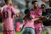 Padres de fanática de Messi pueden ser vetados de por vida de estadios de la MLS