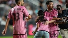 Padres de fanática de Messi pueden ser vetados de por vida de estadios de la MLS