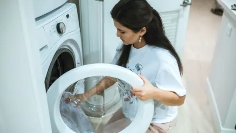 ¿Sabes cuánta agua gasta tu lavadora? Te decimos cómo reciclar esa agua