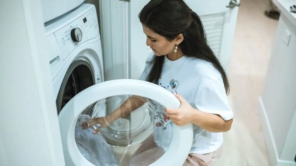 ¿Sabes cuánta agua gasta tu lavadora? Te decimos cómo reciclar esa agua