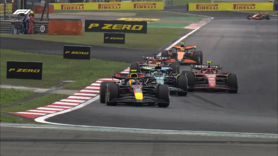 ¡Remontada a la mexicana! Checo Pérez finalizó tercero en la carrera sprint del GP de China