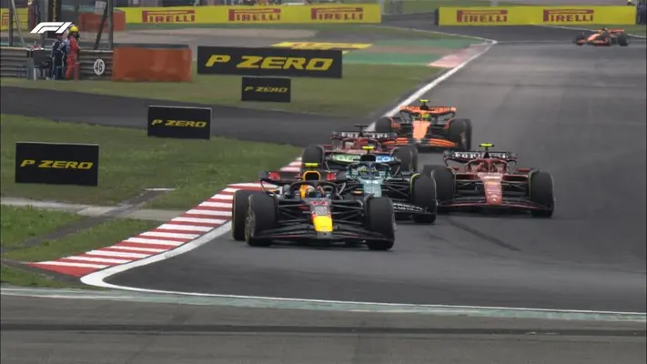 ¡Remontada a la mexicana! Checo Pérez finalizó tercero en la carrera sprint del GP de China