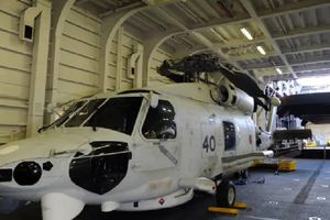 Dos helicópteros de la Marina Japonesa colisionaron, resultando en la desaparición de siete personas