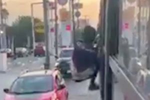 ¡Joven americanista se sale de un camión, por la ventana! Conoce la historia