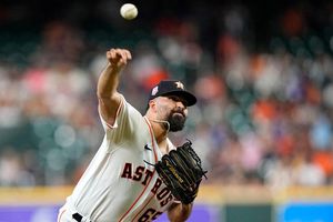 José Urquidy: Onceava victoria del mexicano, a pesar de salida complicada