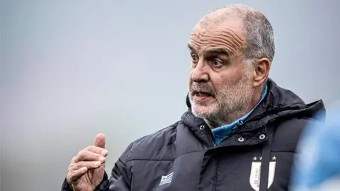 Maxi Araujo revela pasión del ‘Loco’ Bielsa por el futbol mexicano: “Le gusta mucho la Liga MX”