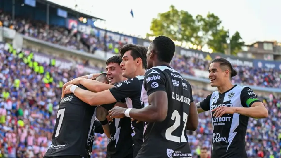¡Pierde el rumbo la Máquina! Cruz Azul cayó en casa 1-2 contra Necaxa