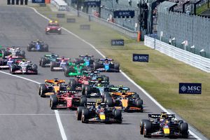 GP de Japón: Daniel Ricciardo y Alexander Albon chocan y provocan bandera roja