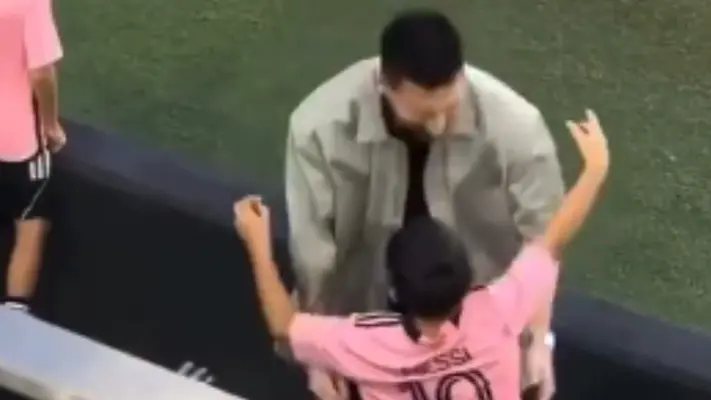 ¡Emotivo momento! Mateo Messi le pide un abrazo a su padre y queda captado en video