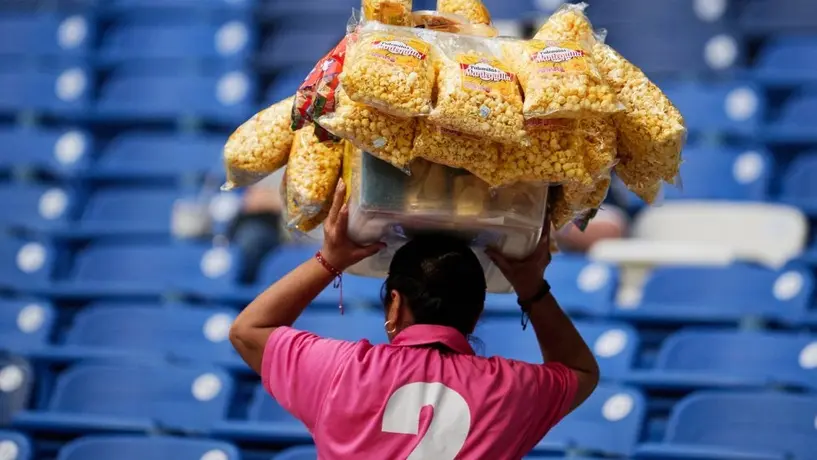 Reportan cucarachas en los alimentos del Estadio Cuauhtémoc