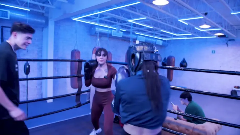 Karely Ruiz se olvida del contenido exclusivo y se pone los guantes para subir a boxear