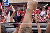 Recién casados se une a los festejos de la afición del Athletic Club tras ganar la Copa del Rey
