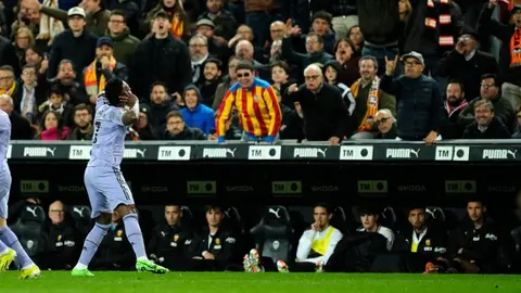 LaLiga investigará insultos racistas de un niño contra Vinicius en el partido contra Valencia