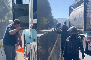 Denuncian que policías de la CDMX golpearon a transportista en Paro Nacional