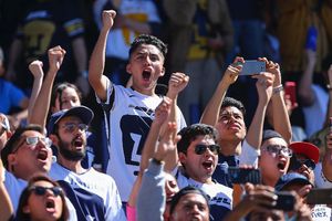Niño aficionado de Pumas rompe en llanto por la emoción de ver a la UNAM en CU