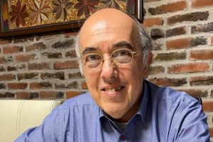 ¡Todo un rockstar! Aficionados se deshacen por conseguir una autógrafo de Pepe Segarra