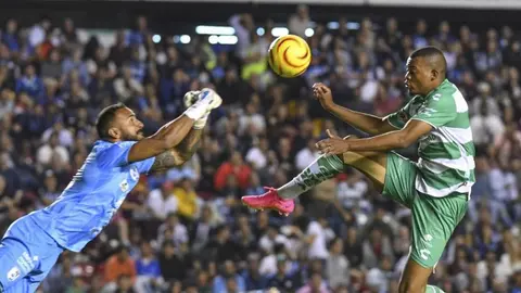 Gallos Blancos no supo aprovechar la localía y cayó ante Santos en el Estadio Corregidora