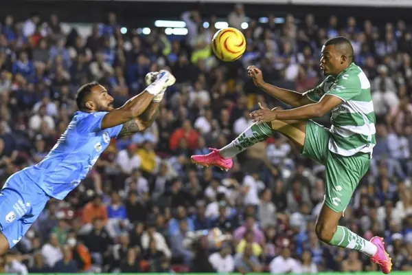 Gallos Blancos no supo aprovechar la localía y cayó ante Santos en el Estadio Corregidora