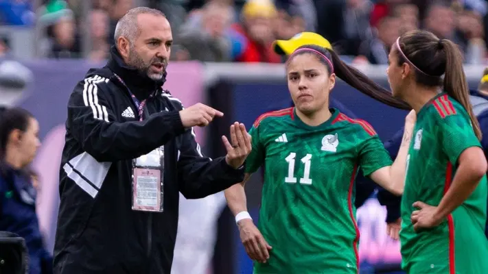 Lizbeth Ovalle sobre Pedro López en el Tricolor Femenil: "Ha implementado confianza"