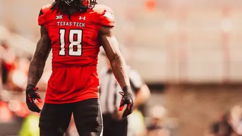 El prospecto de NFL, Tyler Owens, admitió que no cree en otros planetas ni el espacio
