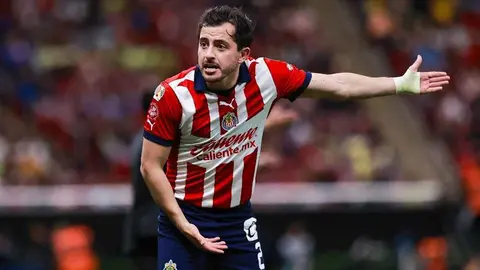 ¿Alan Mozo le aventó botella a Chicote Calderón en el Clásico?