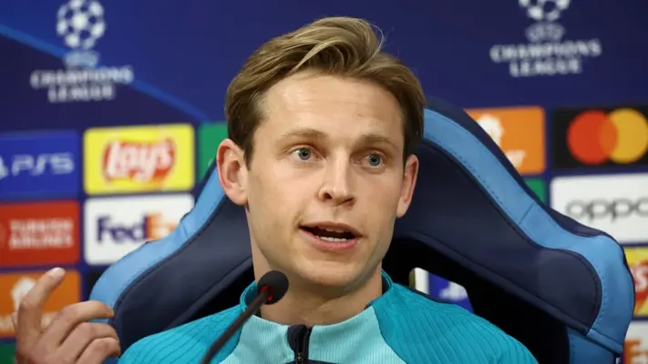 Frenkie de Jong 'explota' con la prensa tras los rumores de su salida: 'Dan vergüenza'