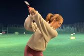 ¡Insólito! Georgia Ball, golfista profesional, recibe críticas de su swing por un instructor de top golf