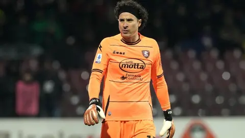 Guillermo Ochoa tiene nuevo DT en Salernitana; es el 4to del equipo en la campaña