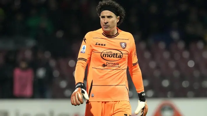 Guillermo Ochoa tiene nuevo DT en Salernitana; es el 4to del equipo en la campaña