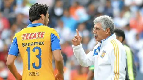 Pollo Briseño explota contra el Tuca: "No soy ningún pend..."