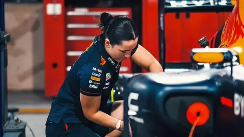 Fórmula 1: Emmie Jones, la primera mecánica en la historia de Red Bull