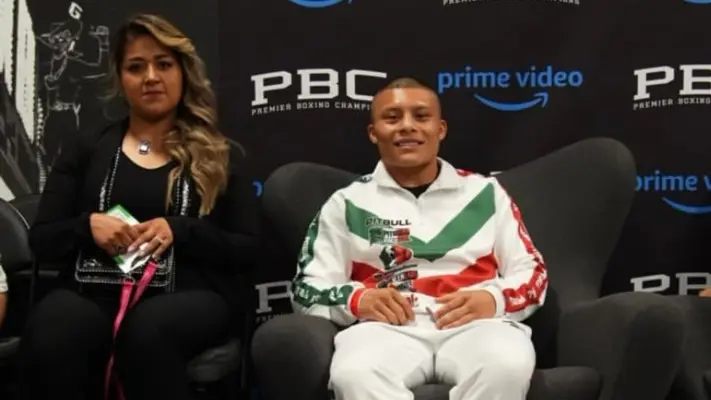 Pitbull Cruz y el emotivo gesto que tuvo con su esposa tras su campeonato
