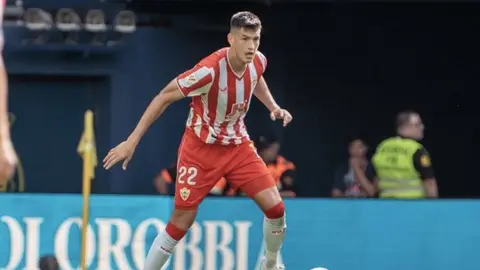 César Montes explicó por qué salió de cambio ante Valencia: "Tuve problemas en la rodilla"