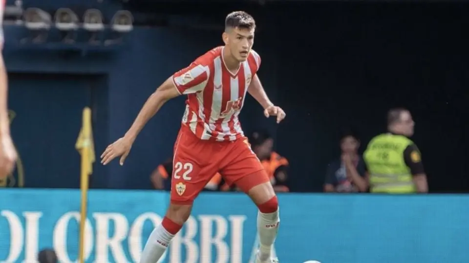 César Montes explicó por qué salió de cambio ante Valencia: "Tuve problemas en la rodilla"