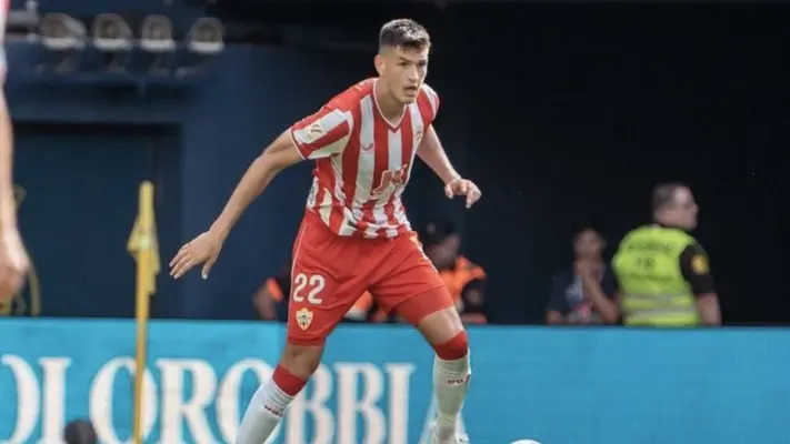 César Montes explicó por qué salió de cambio ante Valencia: "Tuve problemas en la rodilla"