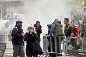 Muere hombre que se inmoló a las puertas de la corte mientras enjuiciaban a Trump