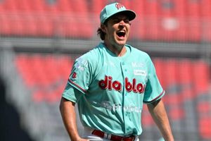 ¡Intratable! Trevor Bauer empata récord de ponches consecutivos en Liga Mexicana de Beisbol