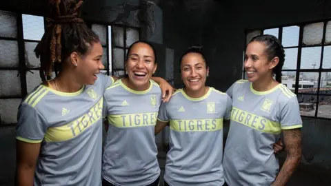 Tigres Femenil: Presentó su tercer uniforme para la temporada 2022-2023
