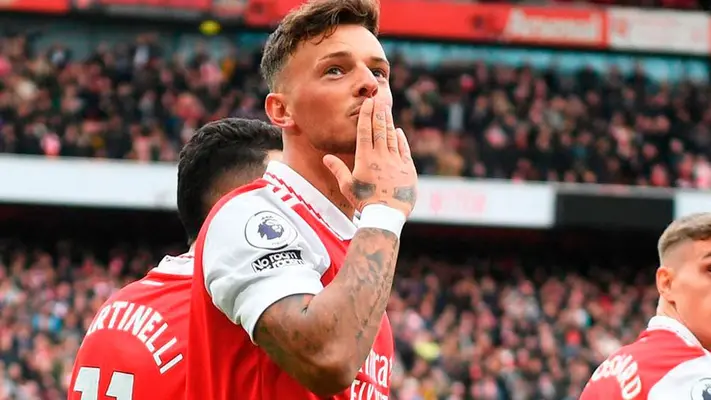 Arsenal extendió contrato de Ben White hasta 2029