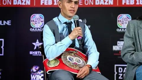¡No pudo retener su título! Adrián 'Gatito' Curiel perdió contra Sivanathi Nontshinga