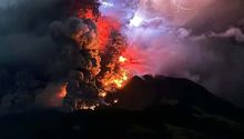 Desalojan a miles de personas por erupción de volcán en Indonesia