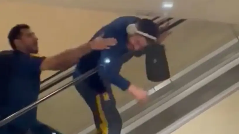 ¡Aguas! Gignac estuvo cerca de sufrir un golpe en la cabeza por un autógrafo