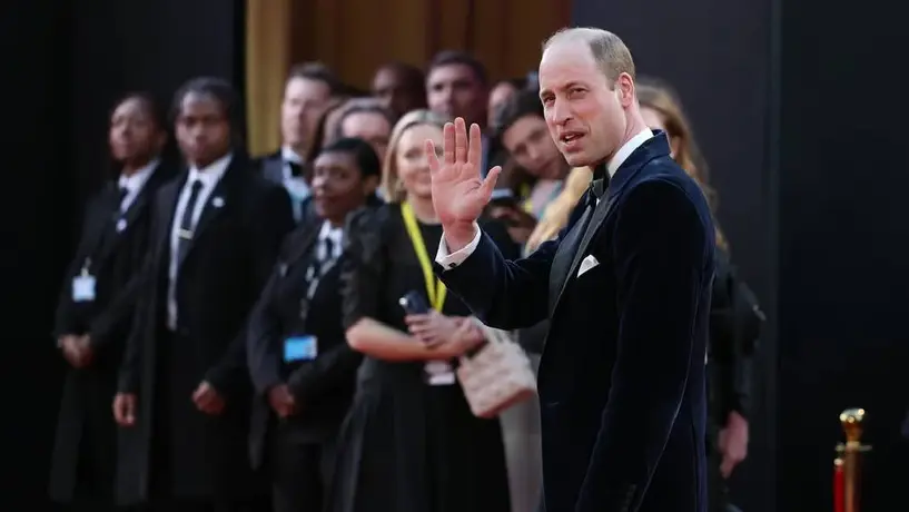 ¡El Príncipe William deslumbró en los Premios BAFTA 2024 luciendo un elegante traje de Armani! ¿Dónde estaba Kate Middleton?