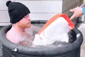 Canelo Álvarez presume su preparación 'bajo cero' para la pelea ante Jaime Munguía