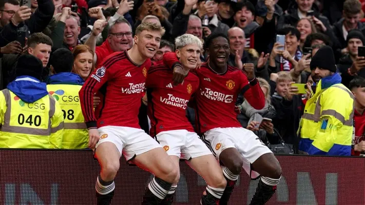 Manchester United golea a West Ham en casa; Edson Álvarez jugó todo el partido