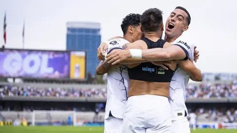 Rogelio Funes Mori y Jesús Molina muestran su apoyo a Pumas a pesar de sus lesiones