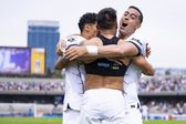 Rogelio Funes Mori y Jesús Molina muestran su apoyo a Pumas a pesar de sus lesiones
