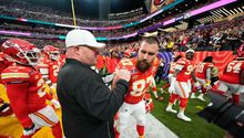 ¡Que alguien lo calme! Travis Kelce estalló contra Andy Reid tras 'fumble' de Pacheco